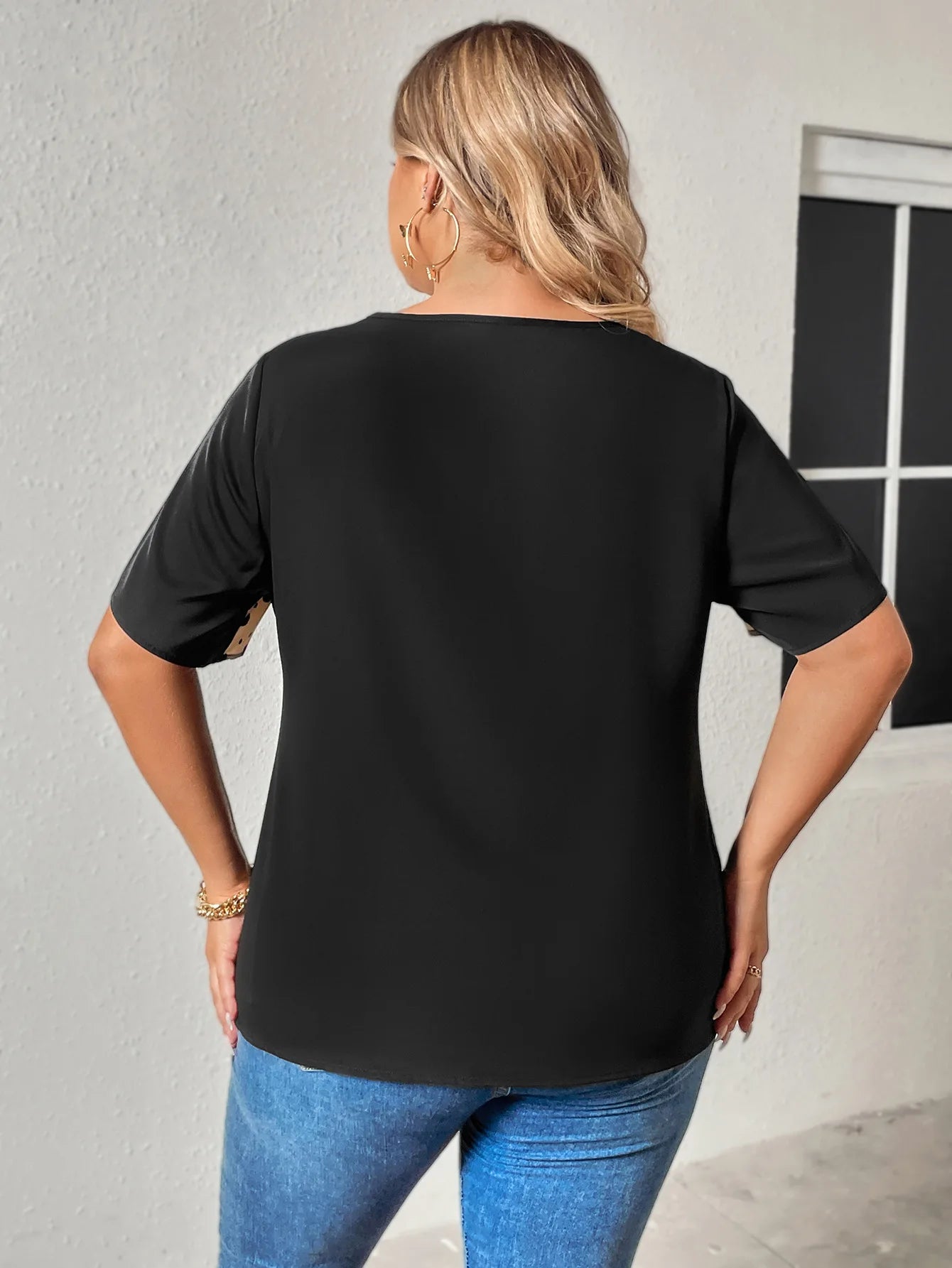 Alessia - Plus Size V-Neck Cut Out Metallic Ring Color Block Short Sleeve Blouse